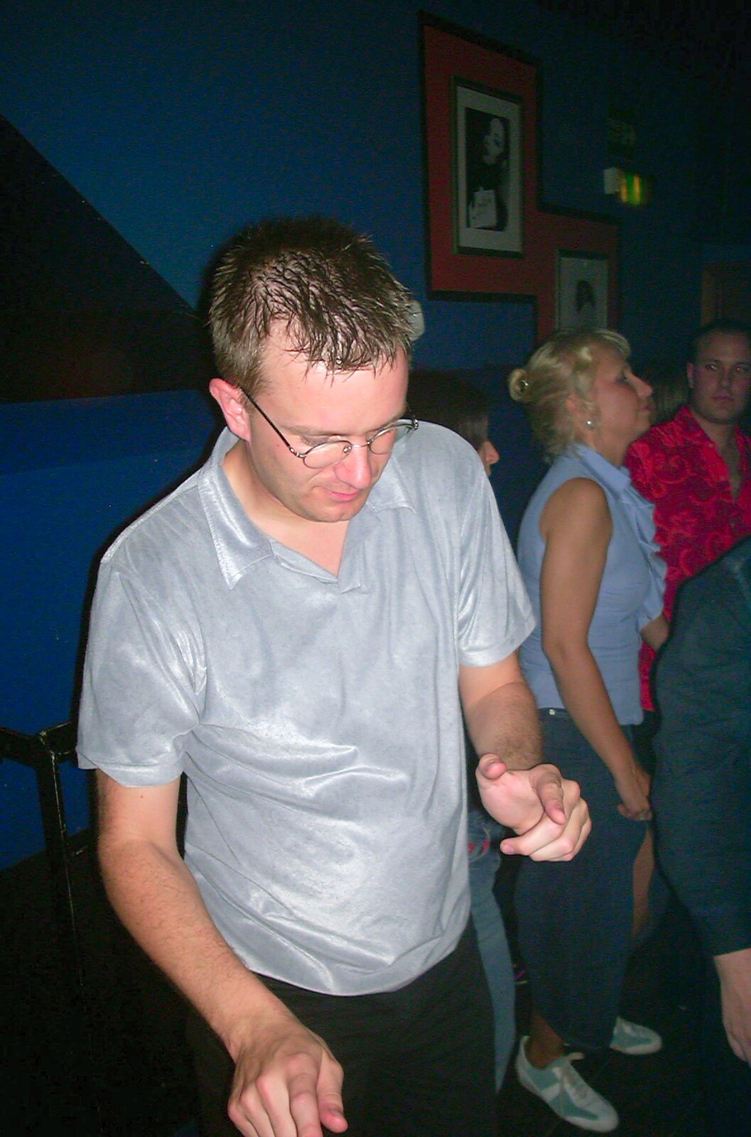 Nosher grooves from Michelle's 3G Lab Birthday, The Mews, St. Ives, Cambridgeshire - 20th September 2002