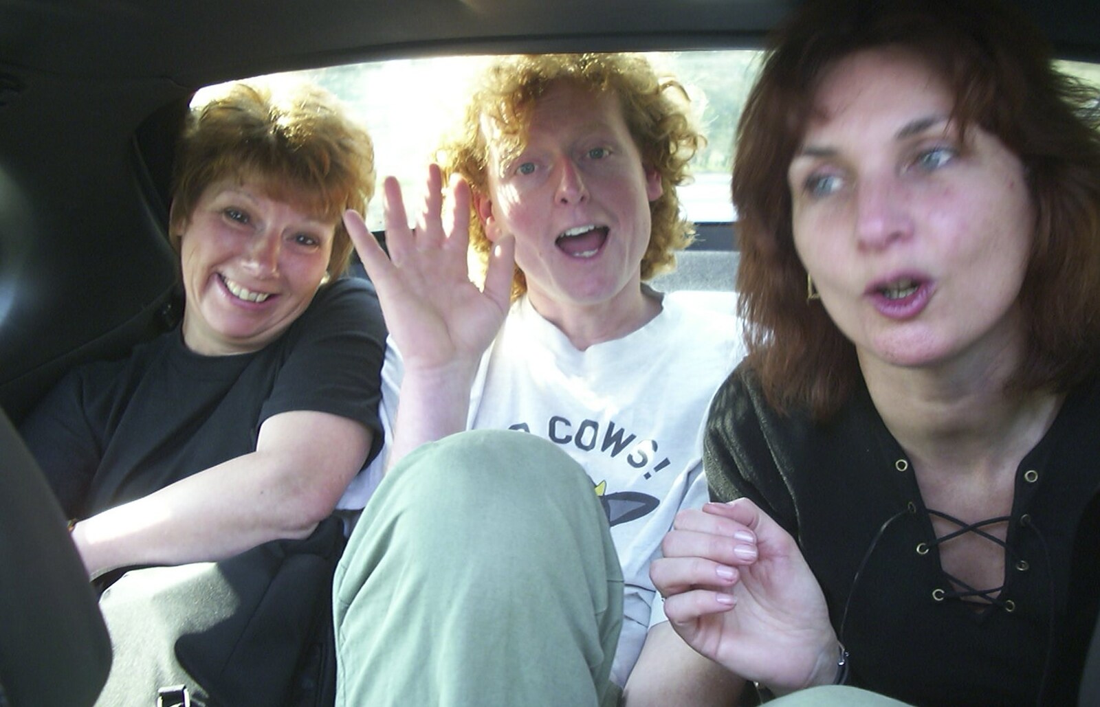 Carolyn on Sunday, Wymondham, Norfolk - 23rd March 2003: Jenny, Wavy and Anne pack in to the back of Carolyn's car
