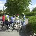 A stop off for a map consultation, The BSCC Bike Ride Weekend, Kelling, Norfolk - 9th May 2003