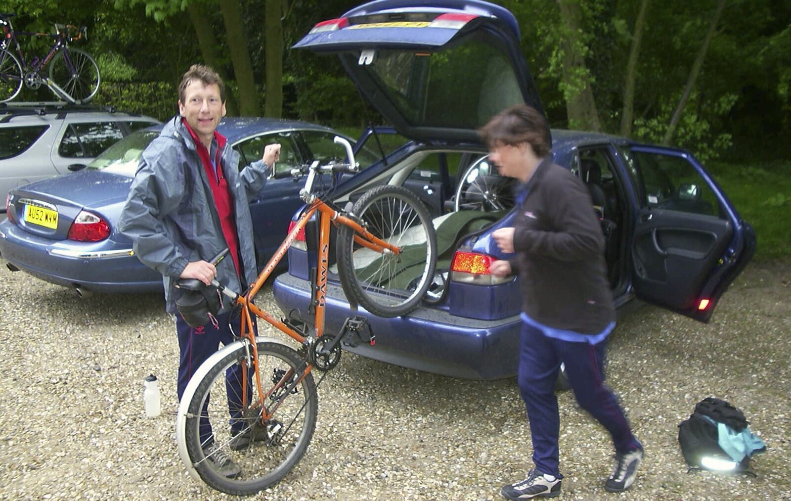 The BSCC Bike Ride Weekend, Kelling, Norfolk - 9th May 2003: Apple and Pippa put their bikes away