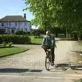 Richard Clarke sets off back to Eye, The BSCC Bike Ride Weekend, Kelling, Norfolk - 9th May 2003