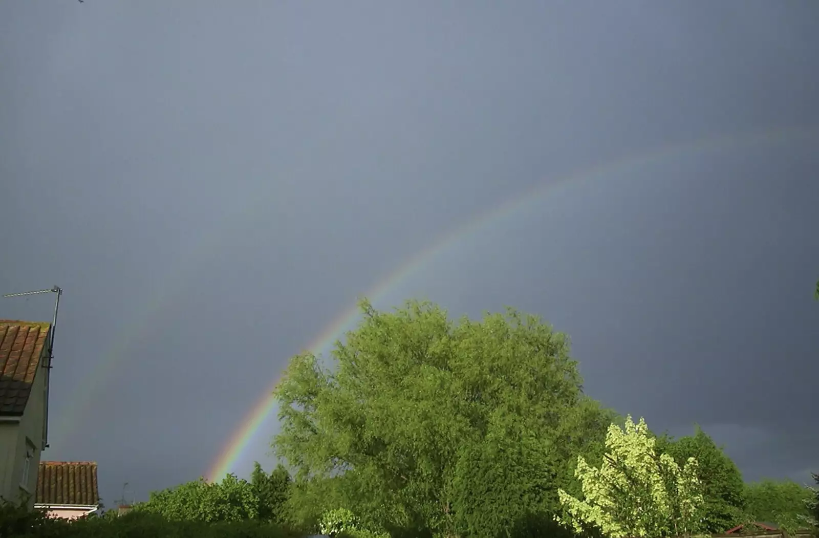 There's a double rainbow over next door, from The BBs at BOCM Pauls Pavillion, Burston, Norfolk - 20th May 2003