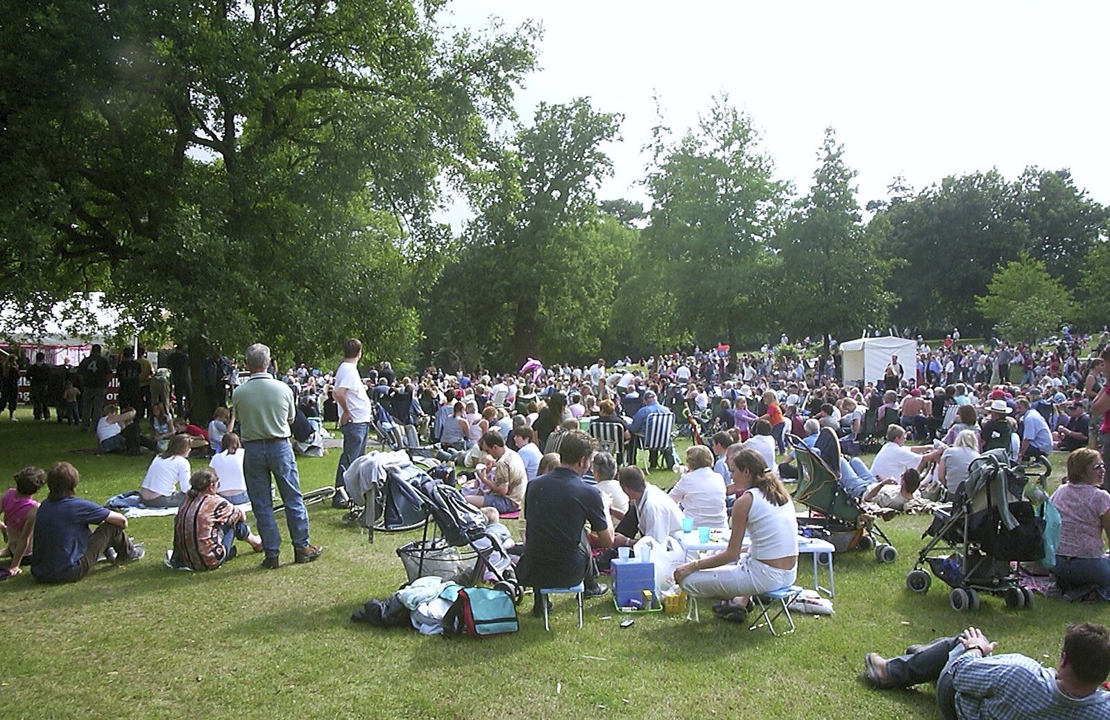 Crowds in Christchurch Park from Ipswich Music Day and the BSCC in Cotton, Suffolk - 6th July 2003