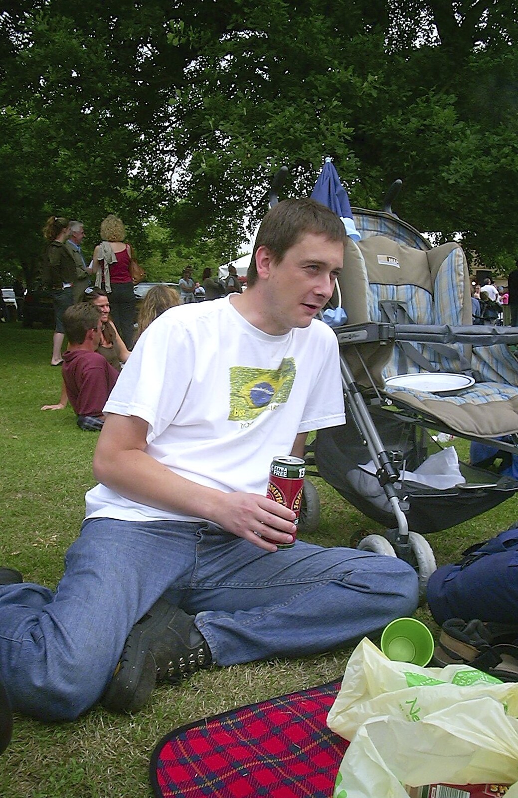 Ipswich Music Day and the BSCC in Cotton, Suffolk - 6th July 2003: Andrew's on a tin of John Smith