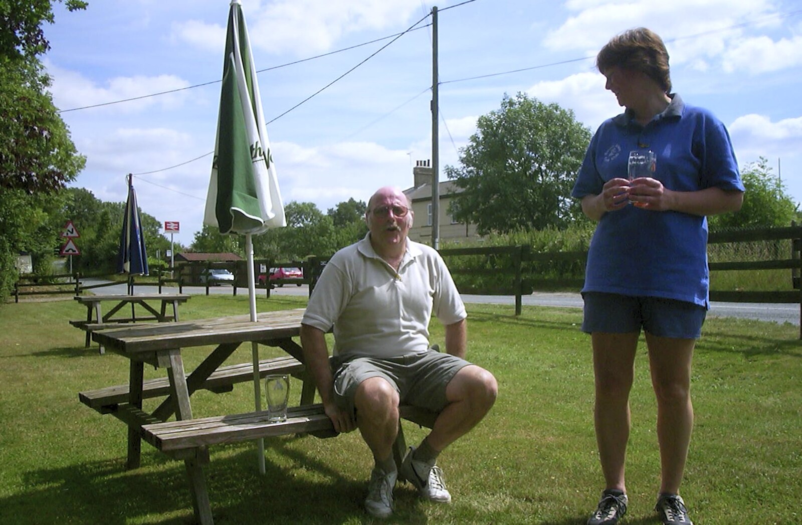 The BSCC Annual Bike Ride, Orford, Suffolk - 12th July 2003: Bindery Dave has a bit of a sit down