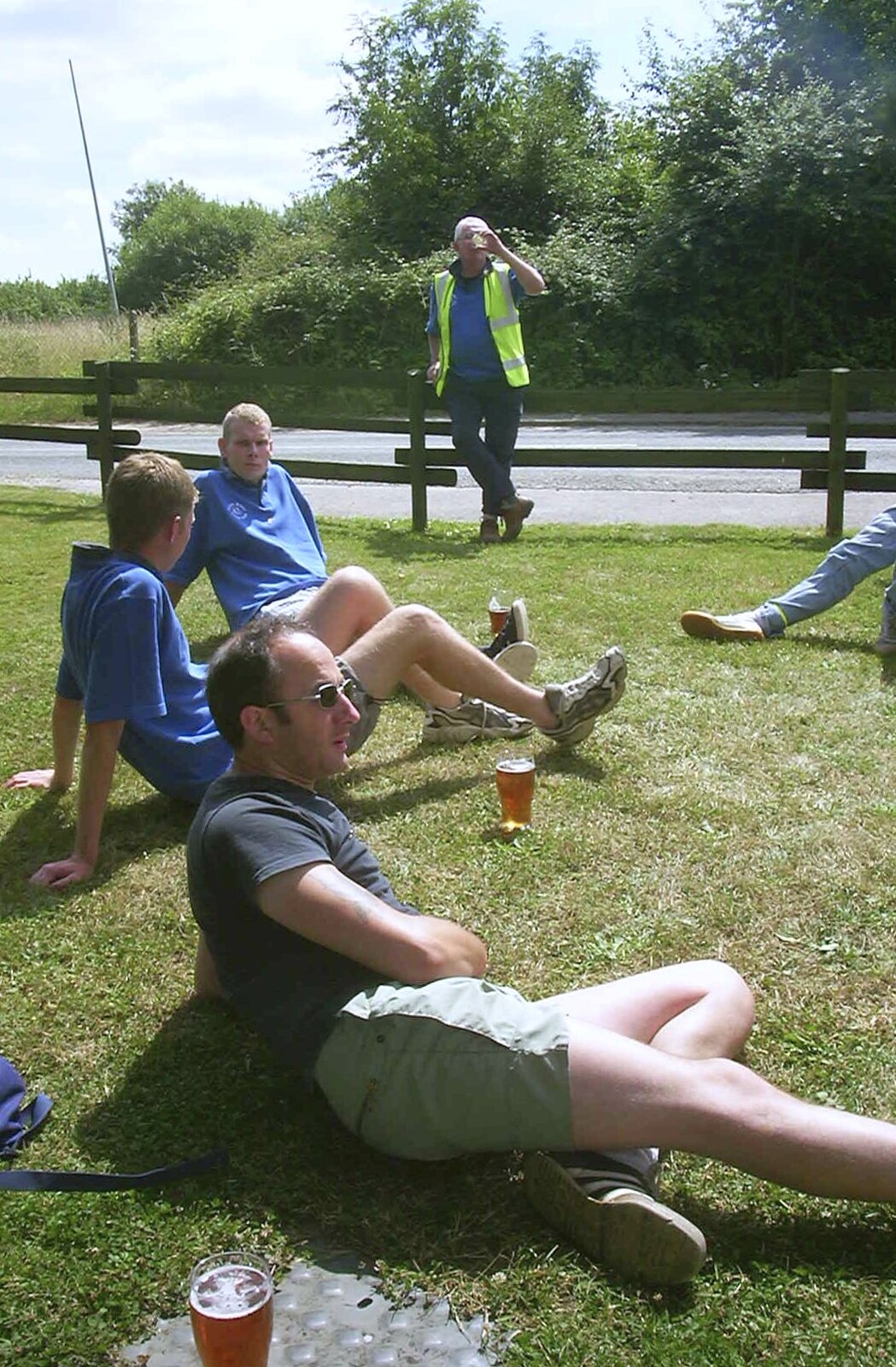 The BSCC Annual Bike Ride, Orford, Suffolk - 12th July 2003: DH and his beer