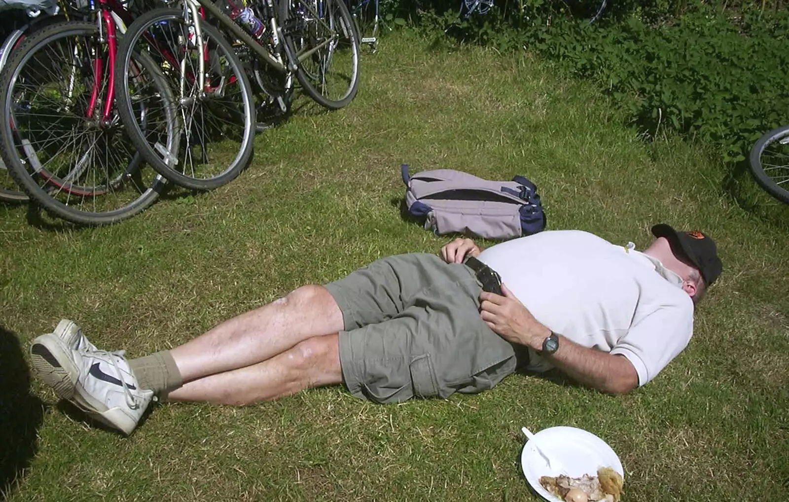 Bindery Dave has a doze, from The BSCC Annual Bike Ride, Orford, Suffolk - 12th July 2003