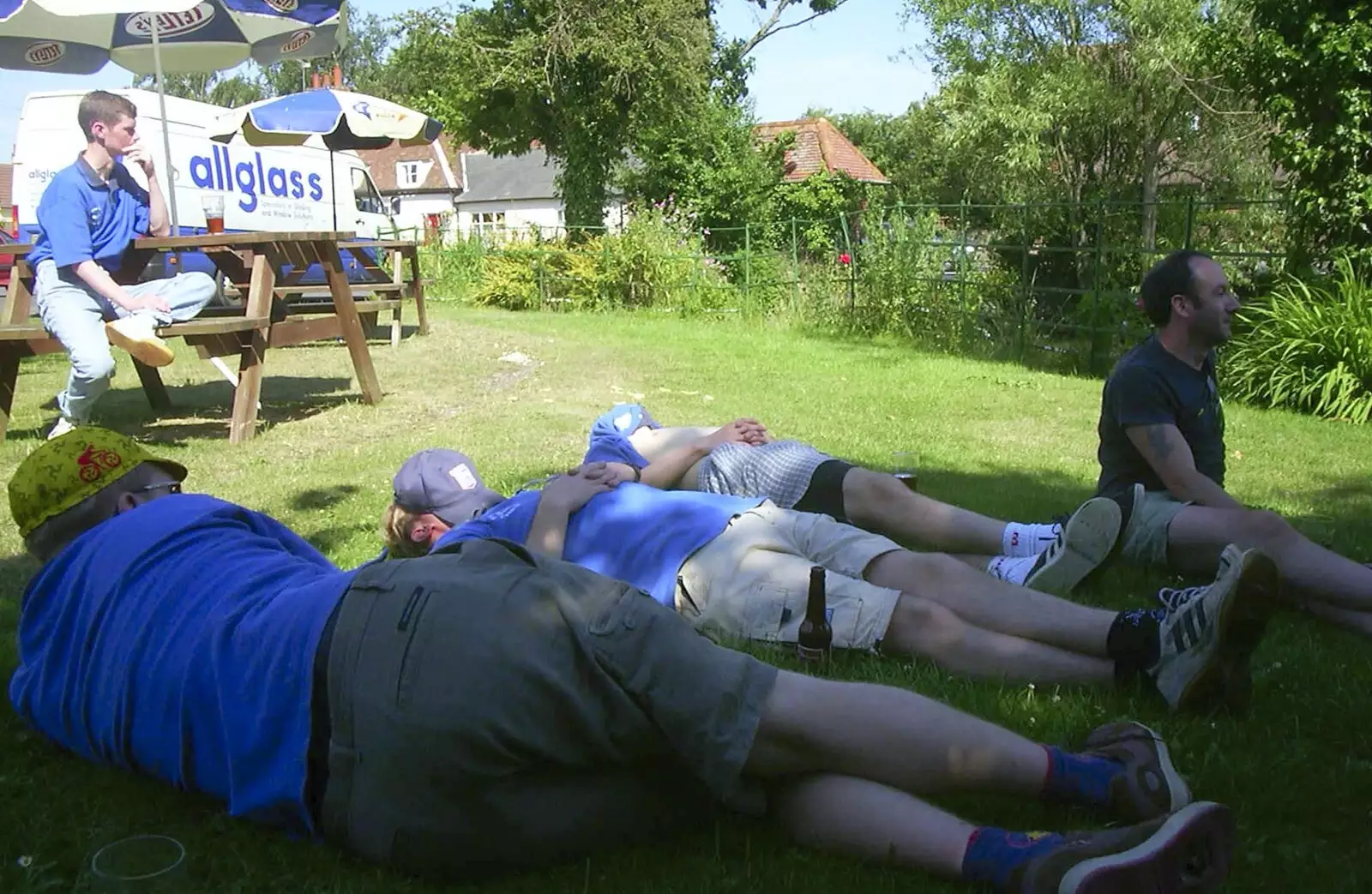 More sleeping in another beer garden, from The BSCC Annual Bike Ride, Orford, Suffolk - 12th July 2003