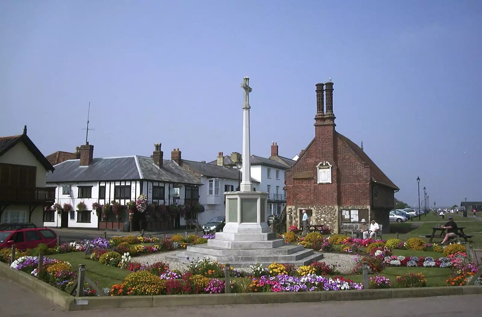 The Aldeburgh Moot Hall, from Mother and Mike Visit Aldeburgh, Suffolk - 8th August 2003