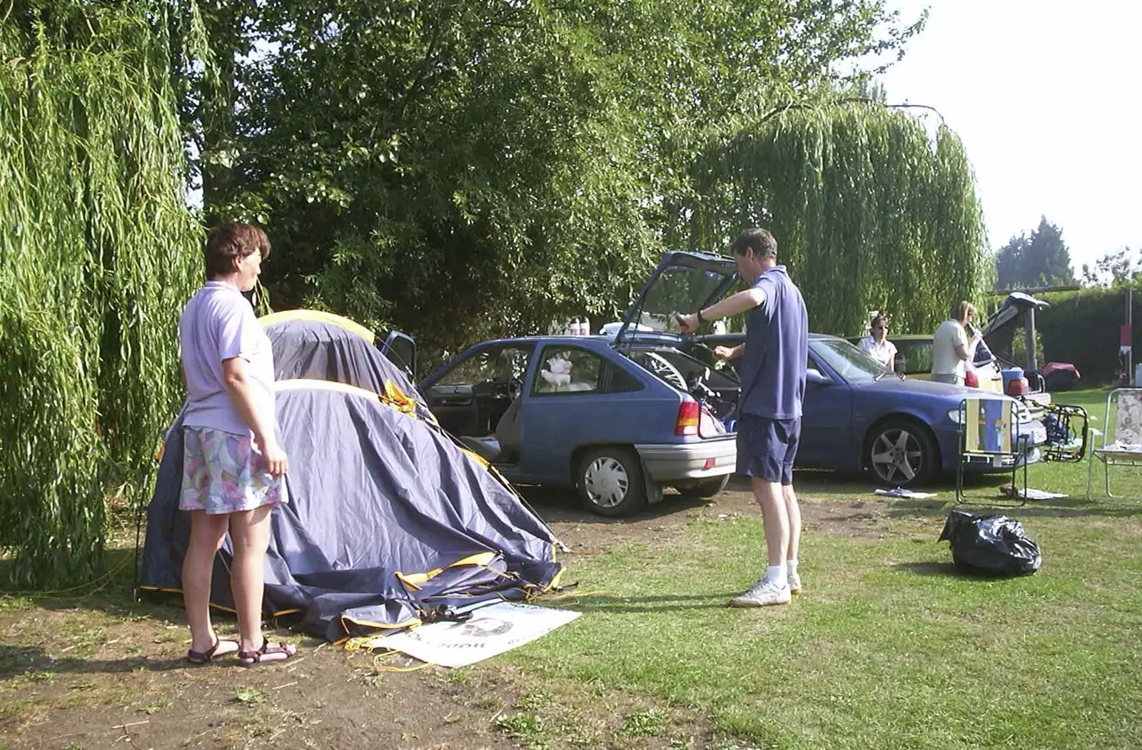 Pippa packs up, from A BSCC Camping Trip to the Fox Inn, Shadingfield, Suffolk - 9th August 2003