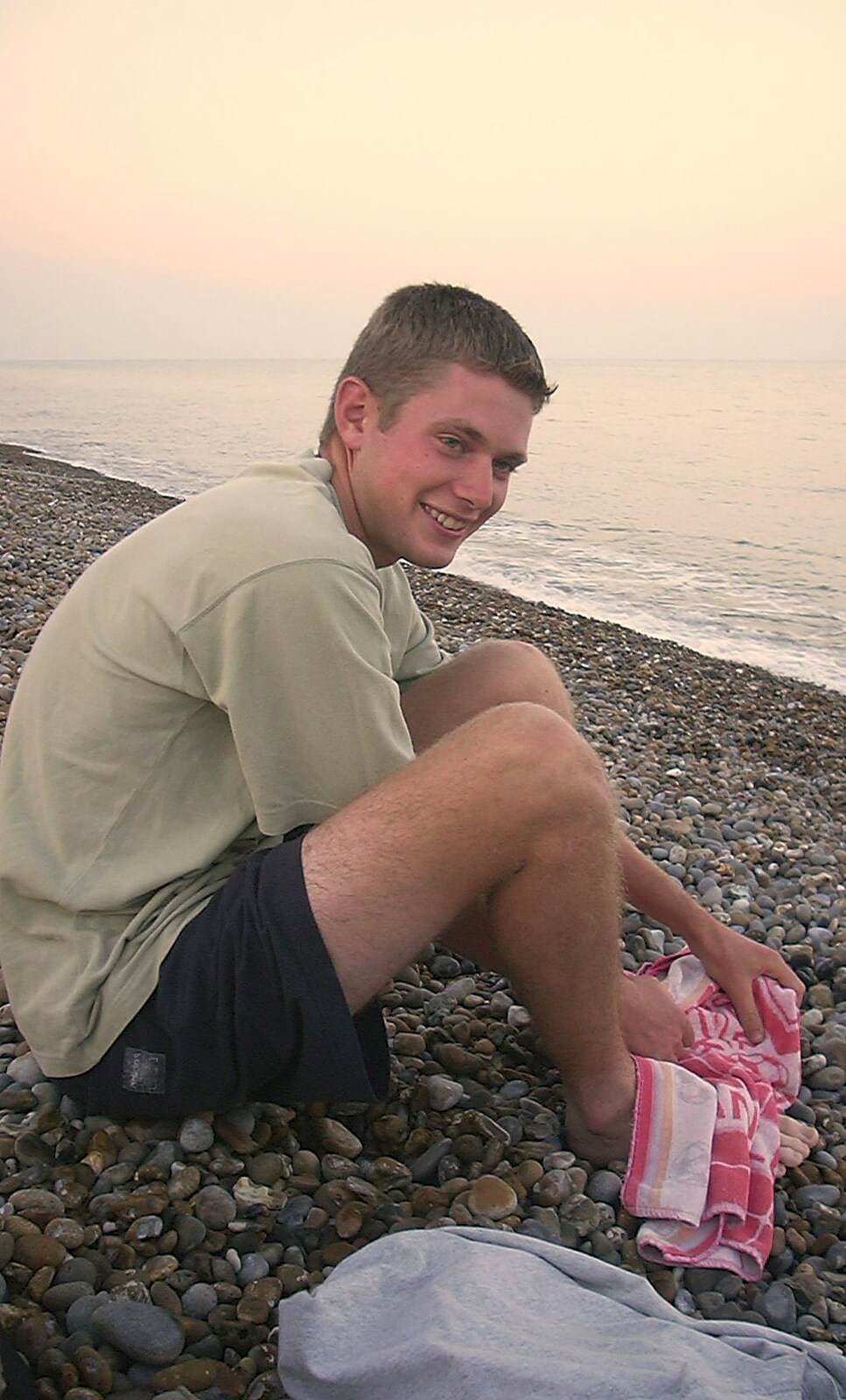 The BSCC At Wortham, and Fish and Chips on the Beach, Aldeburgh, Suffolk - 12th September 2003: Phil dries his feet