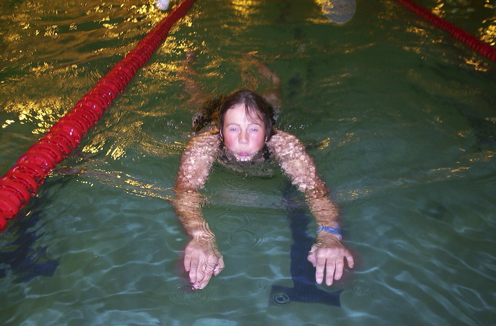 A Sponsored Swim, House Repairs and CISU at the Social Club, Brome, Diss and Ipswich - 5th October 2003: Pippa swims up to the end of the lane
