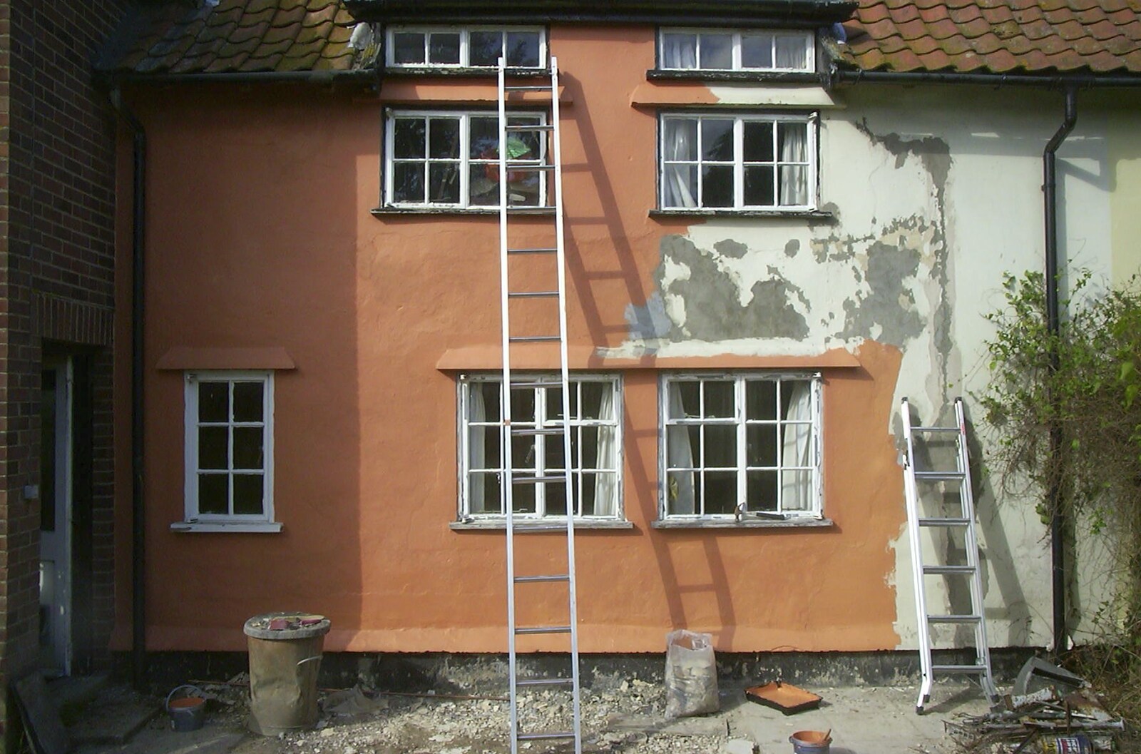 A Sponsored Swim, House Repairs and CISU at the Social Club, Brome, Diss and Ipswich - 5th October 2003: Paint goes on