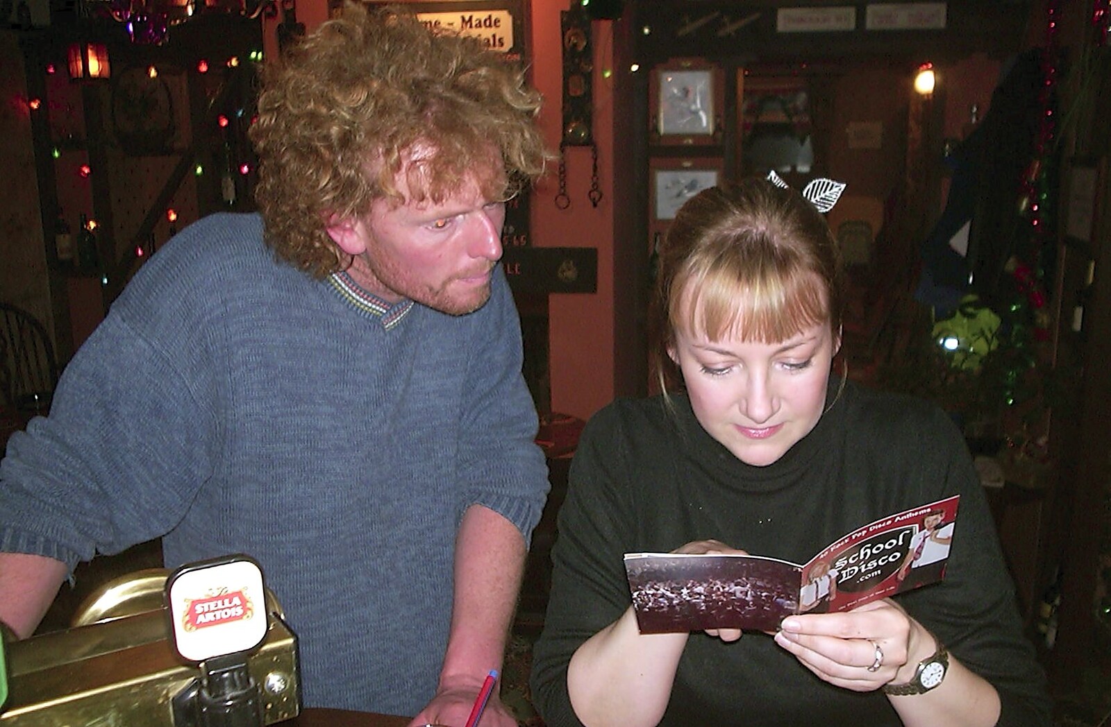 The BSCC Christmas Dinner, The Swan Inn, Brome, Suffolk  - 6th December 2003: Carolyn reads a track listing