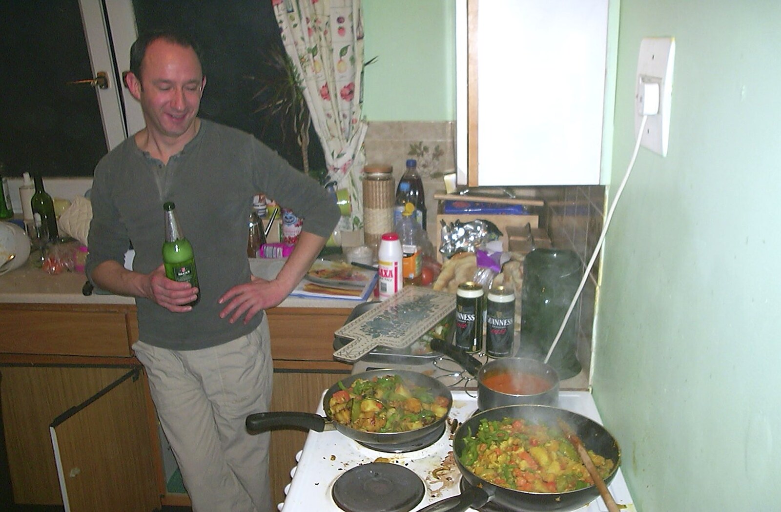 Mikey-P and Clare's House-Warming Thrash, Eye, Suffolk - 17th January 2004: Nosher and DH rustle up a vague vegetable curry