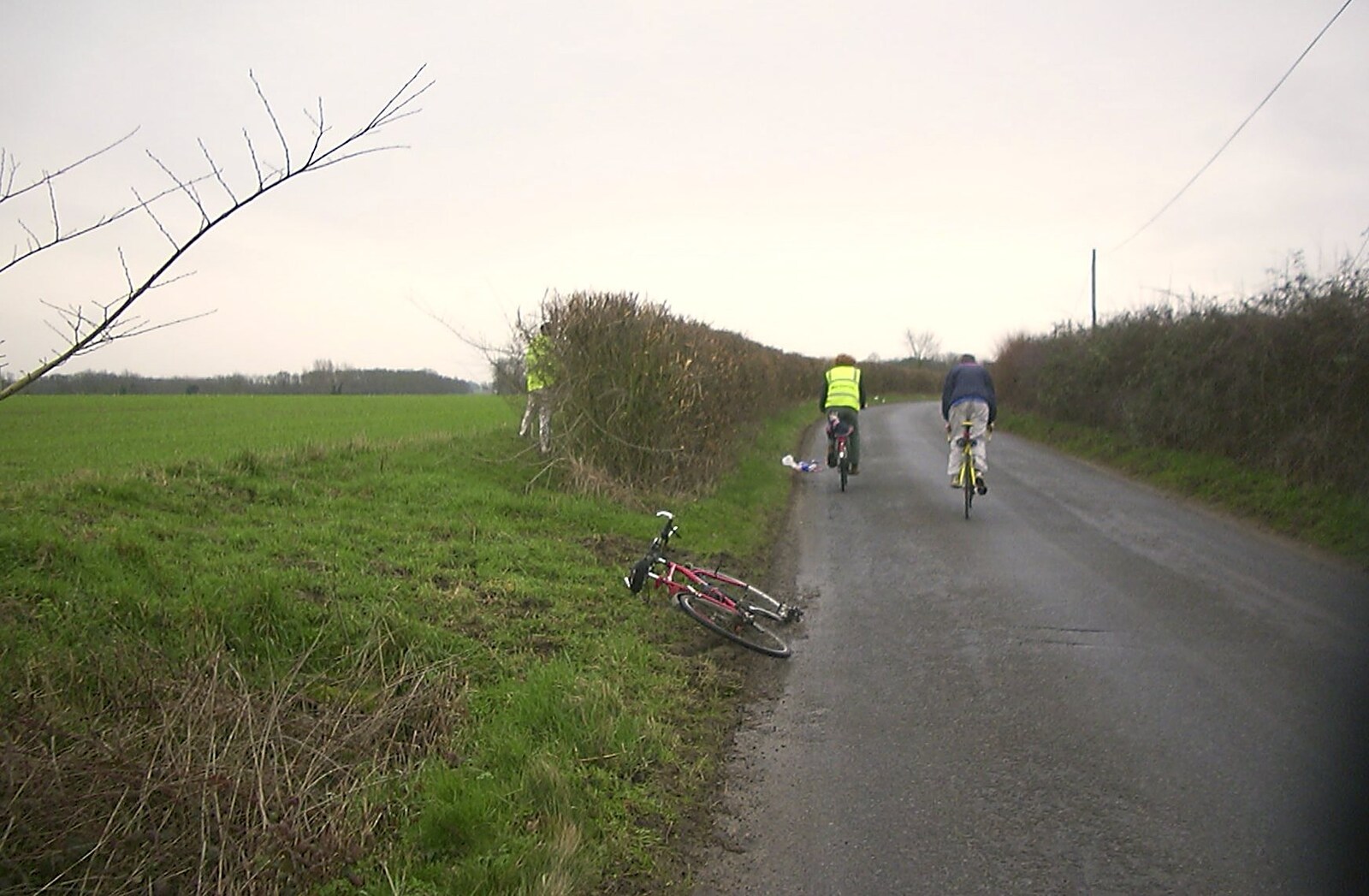 The BSCC's Evil Valentine's Day Bike Ride, Harleston, Norfolk - 14th February 2004: Bill stops for a wee on Oakley Hill