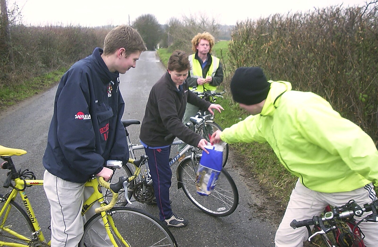 The BSCC's Evil Valentine's Day Bike Ride, Harleston, Norfolk - 14th February 2004: Bill bags another bar