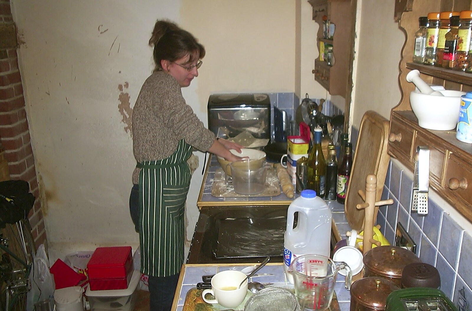 The BSCC's Evil Valentine's Day Bike Ride, Harleston, Norfolk - 14th February 2004: Suey's doing some baking