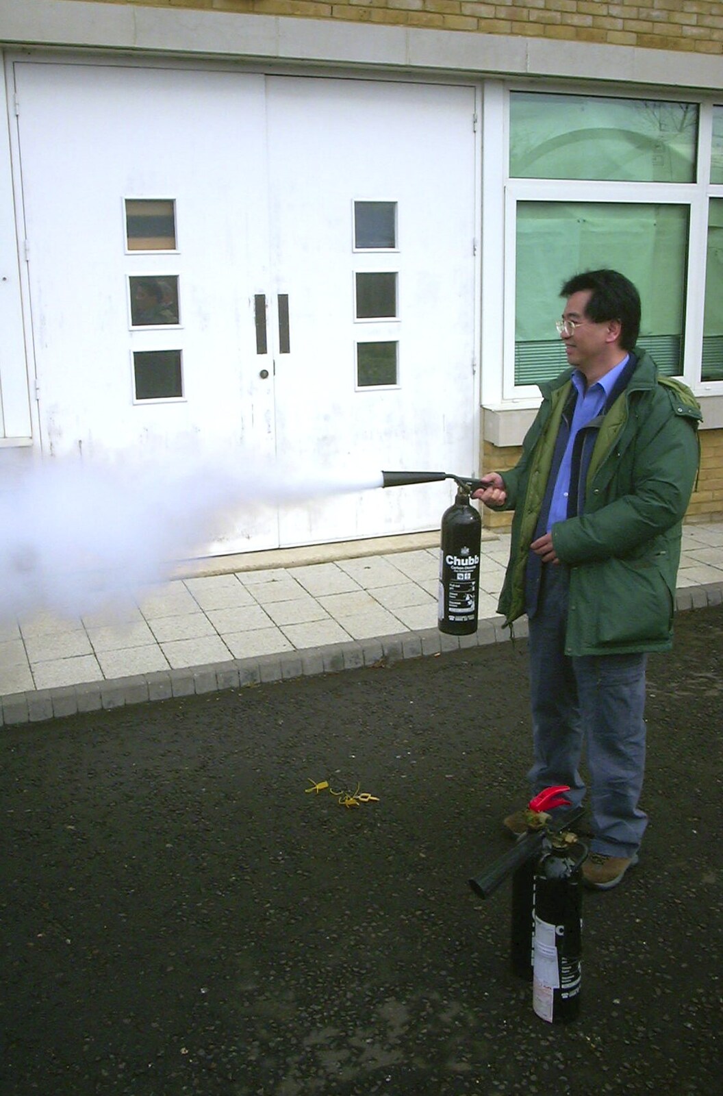 James uses up the remaining CO2 from Fire Training and Lorraine's New Sprog, Cambridge and Brome - 10th March 2004