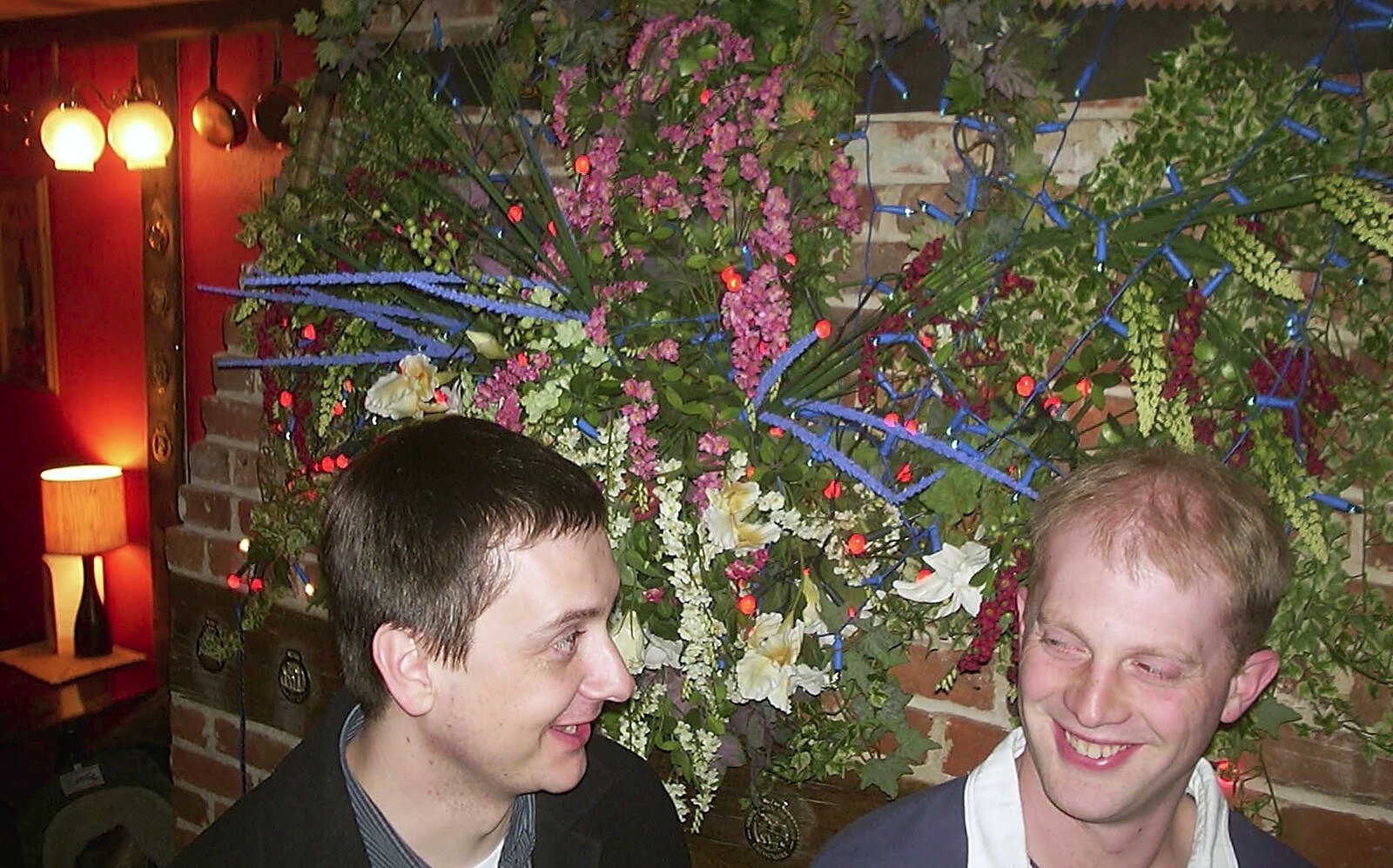 A March Miscellany: The BBs, Pulham Pubs and Broken Cars - Norfolk and Cambridgeshire, 31st March 2004: Andrew and Paul's heads in the Wortham Dolphin