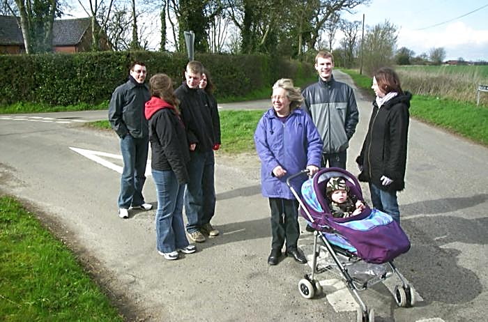 Jess's Post-Birthday Barbeque and a Walk Around Pulham - 4th April 2004: A route choice is made