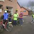 The group of riders assembles outside the Swan, The BSCC Easter Bike Ride, Thelnetham and Redgrave, Suffolk - 10th April 2004