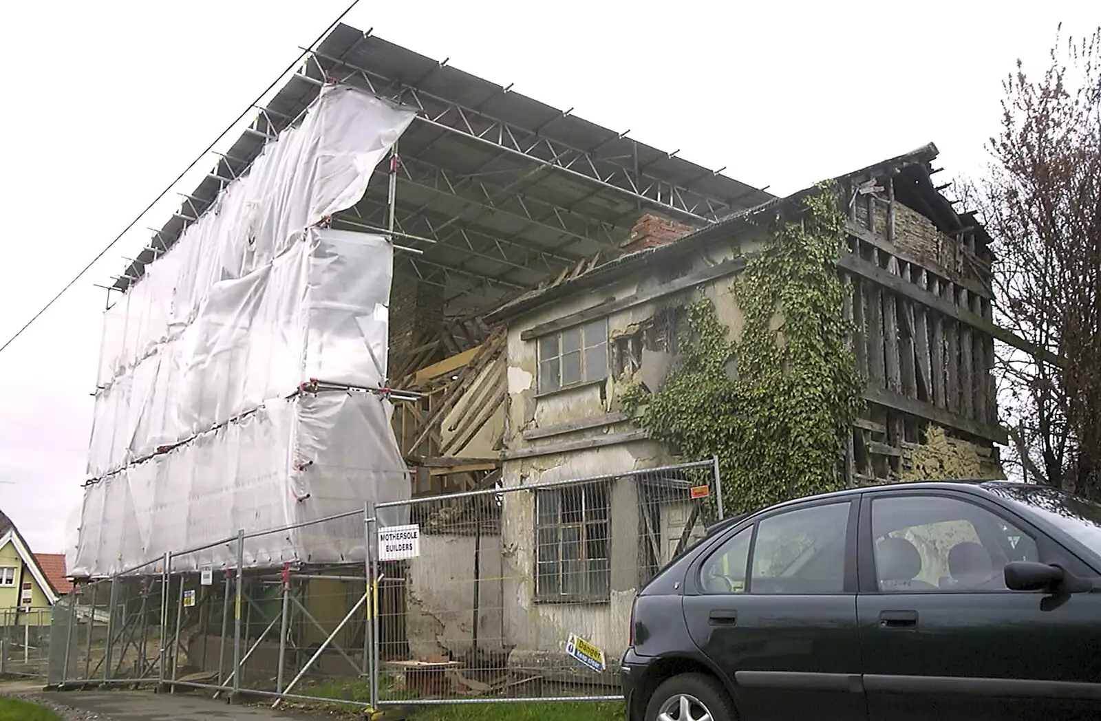 A timber-framed building is rebuilt in Redgrave, from The BSCC Easter Bike Ride, Thelnetham and Redgrave, Suffolk - 10th April 2004