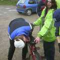 Marc adjusts Jen's bike, The BSCC Easter Bike Ride, Thelnetham and Redgrave, Suffolk - 10th April 2004