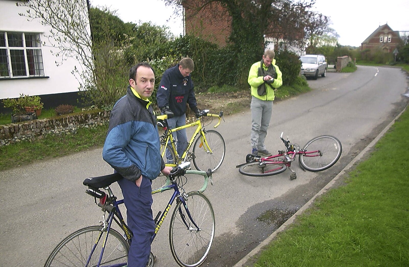 The BSCC Easter Bike Ride, Thelnetham and Redgrave, Suffolk - 10th April 2004: Bill's off his bike again, as DH looks back