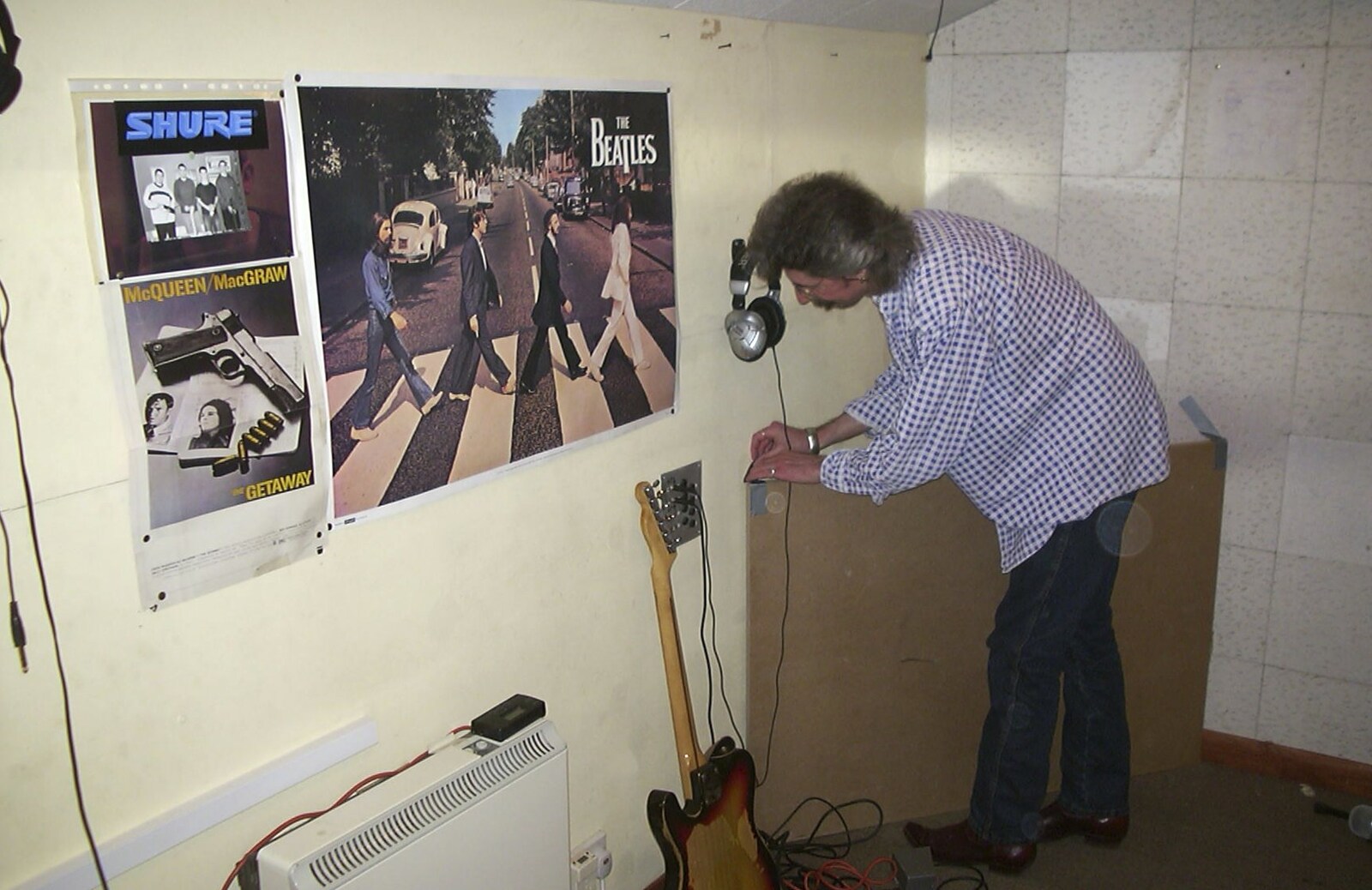 Rob tapes his construction to the wall from The BBs Recording Session, Eye, Suffolk - 25th April 2004