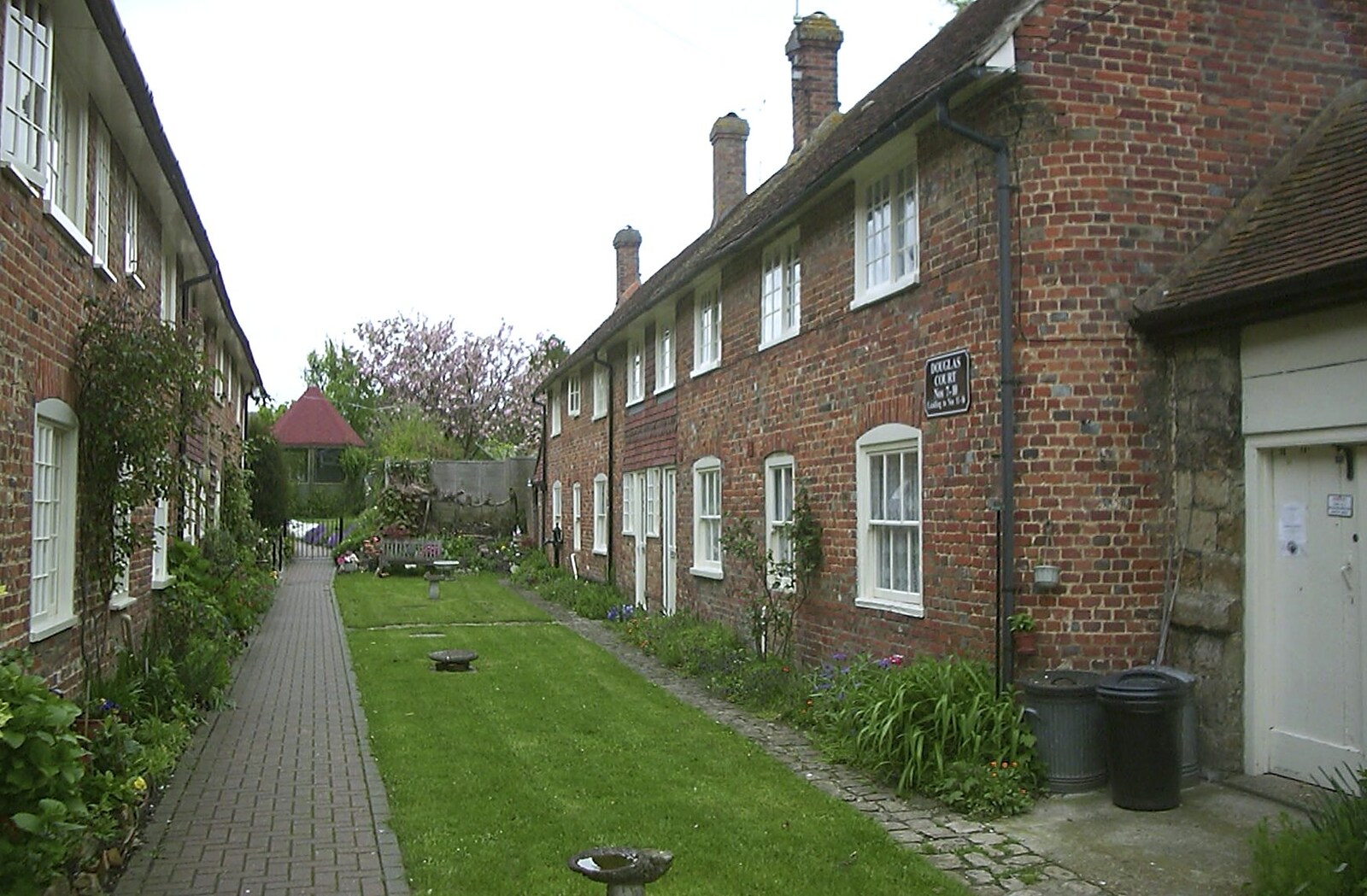 A nice little row of cottages from The BSCC Annual Bike Ride, Lenham, Kent - 8th May 2004