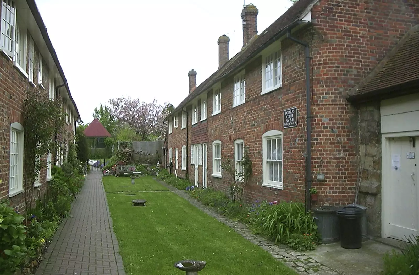 A nice little row of cottages, from The BSCC Annual Bike Ride, Lenham, Kent - 8th May 2004