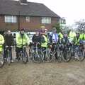 The BSCC Annual Bike Ride, Lenham, Kent - 8th May 2004, A group photo outside the pub, which is closed