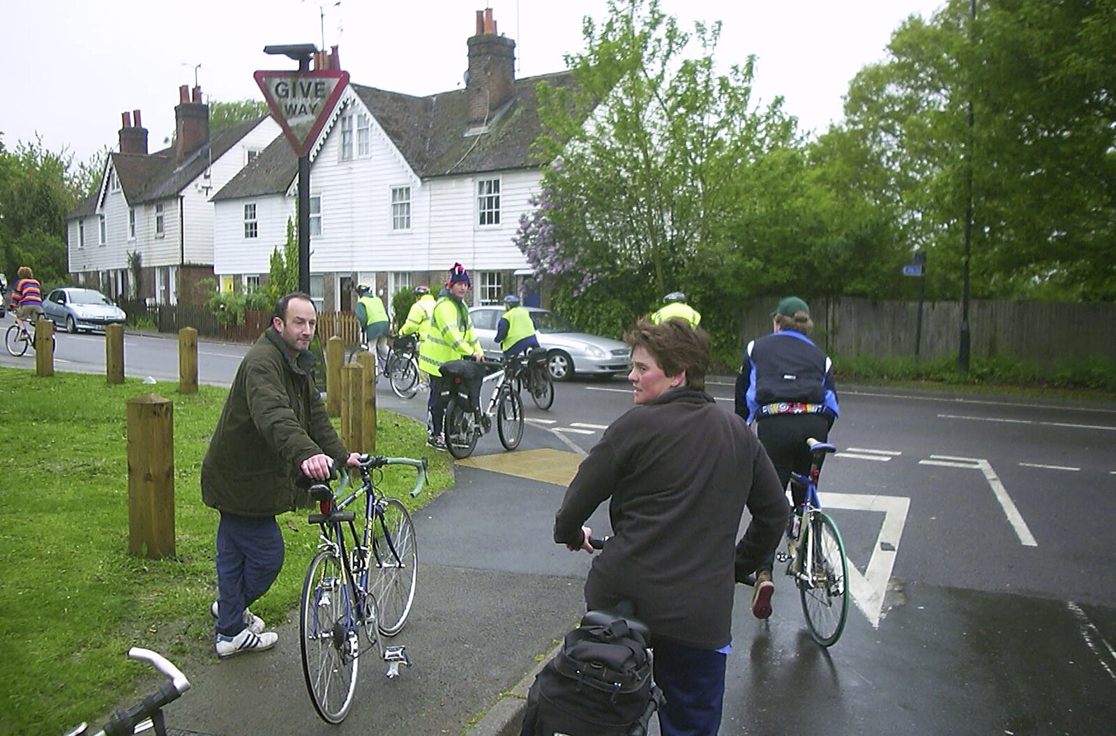 The BSCC Annual Bike Ride, Lenham, Kent - 8th May 2004: Just outside the half-way point, and lunch, at Tenterden