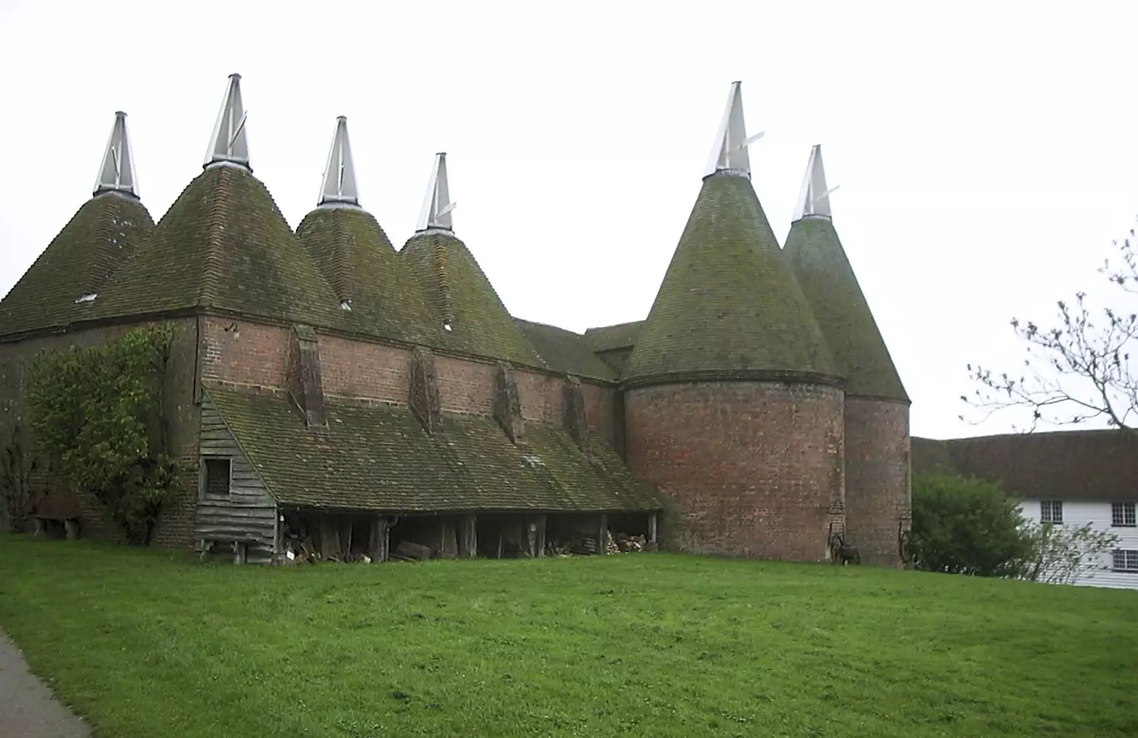 Classic Kentish Oast Houses at Sissinghurst, from The BSCC Annual Bike Ride, Lenham, Kent - 8th May 2004