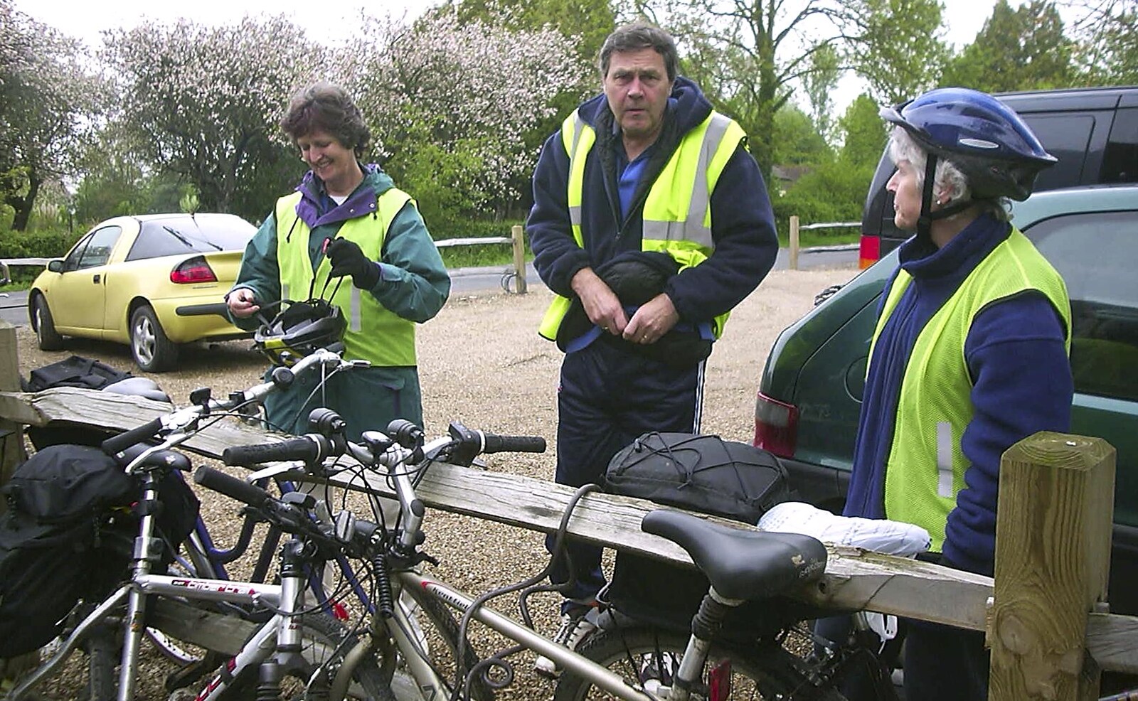 The BSCC Annual Bike Ride, Lenham, Kent - 8th May 2004: Jill, Alan and Spam