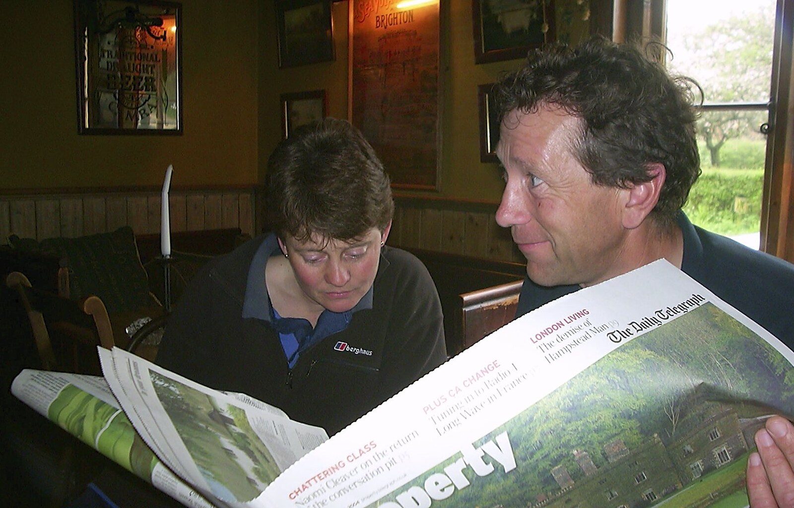 The BSCC Annual Bike Ride, Lenham, Kent - 8th May 2004: Pippa and Apple check the property pages