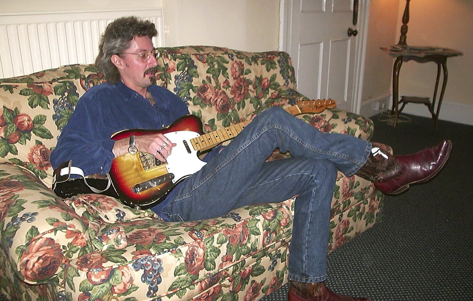 Rob twangs his Telecaster to get warmed up from The BBs do Gissing Hall, and a Night in the Garden, Brome, Suffolk - 14th May 2004