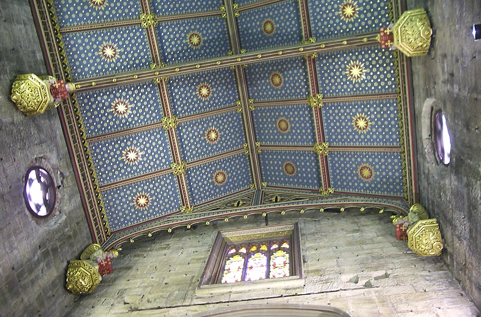 A Trip to Alton Towers, Staffordshire - 19th June 2004: A nice roof in the house