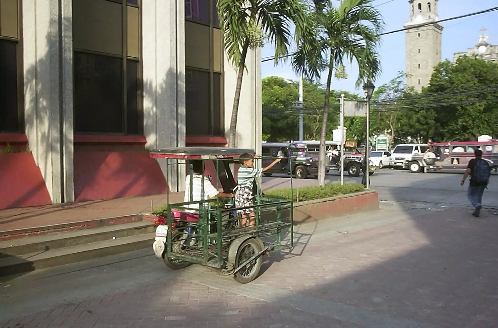 A metal-framed motorbike side car, from A Postcard From Manila: a Working Trip, Philippines - 9th July 2004