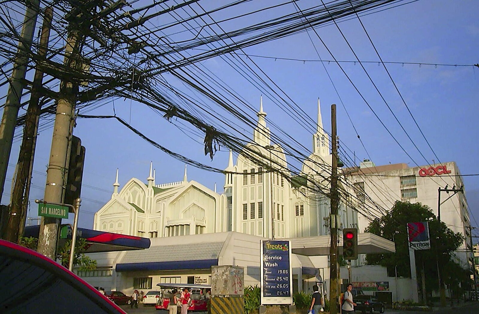 There's some major overhead electric stuff going on from A Postcard From Manila: a Working Trip, Philippines - 9th July 2004