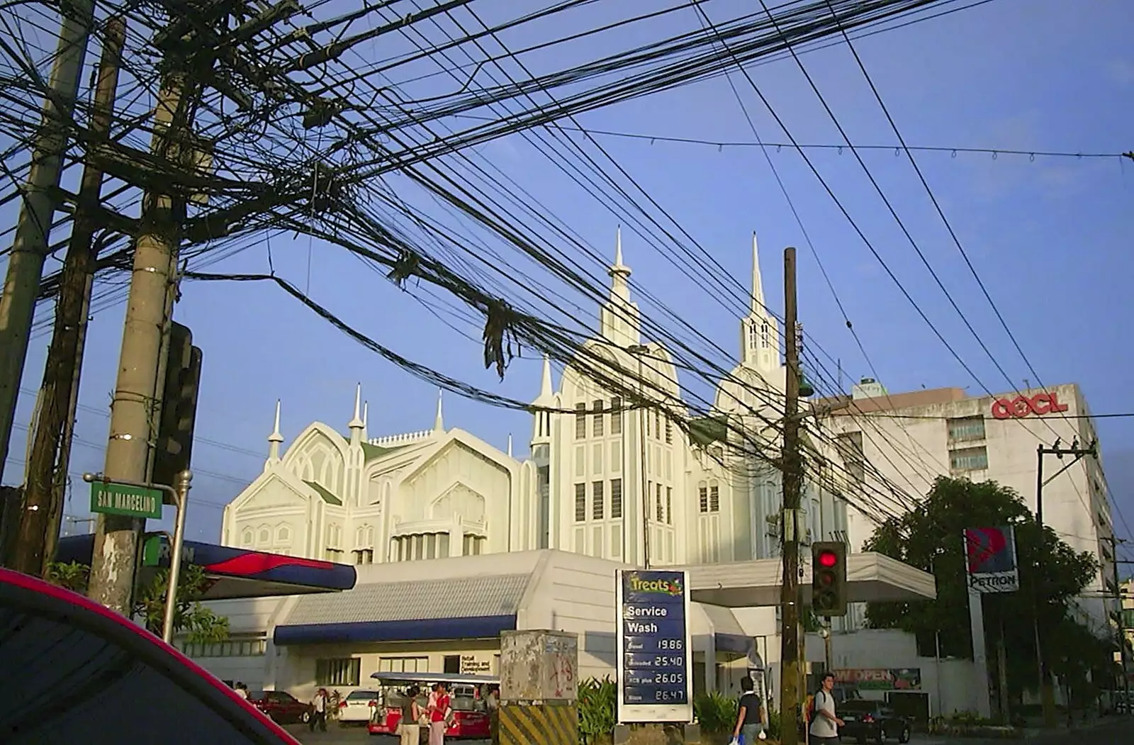 There's some major overhead electric stuff going on, from A Postcard From Manila: a Working Trip, Philippines - 9th July 2004