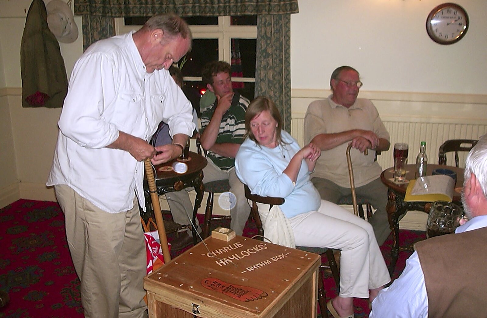 The BBs do a Wedding Gig and the BSCC go Sheep Rustling, Gislingham and Redgrave, Suffolk - 10th July 2004: Charlie Haylock strings up the rhythm box