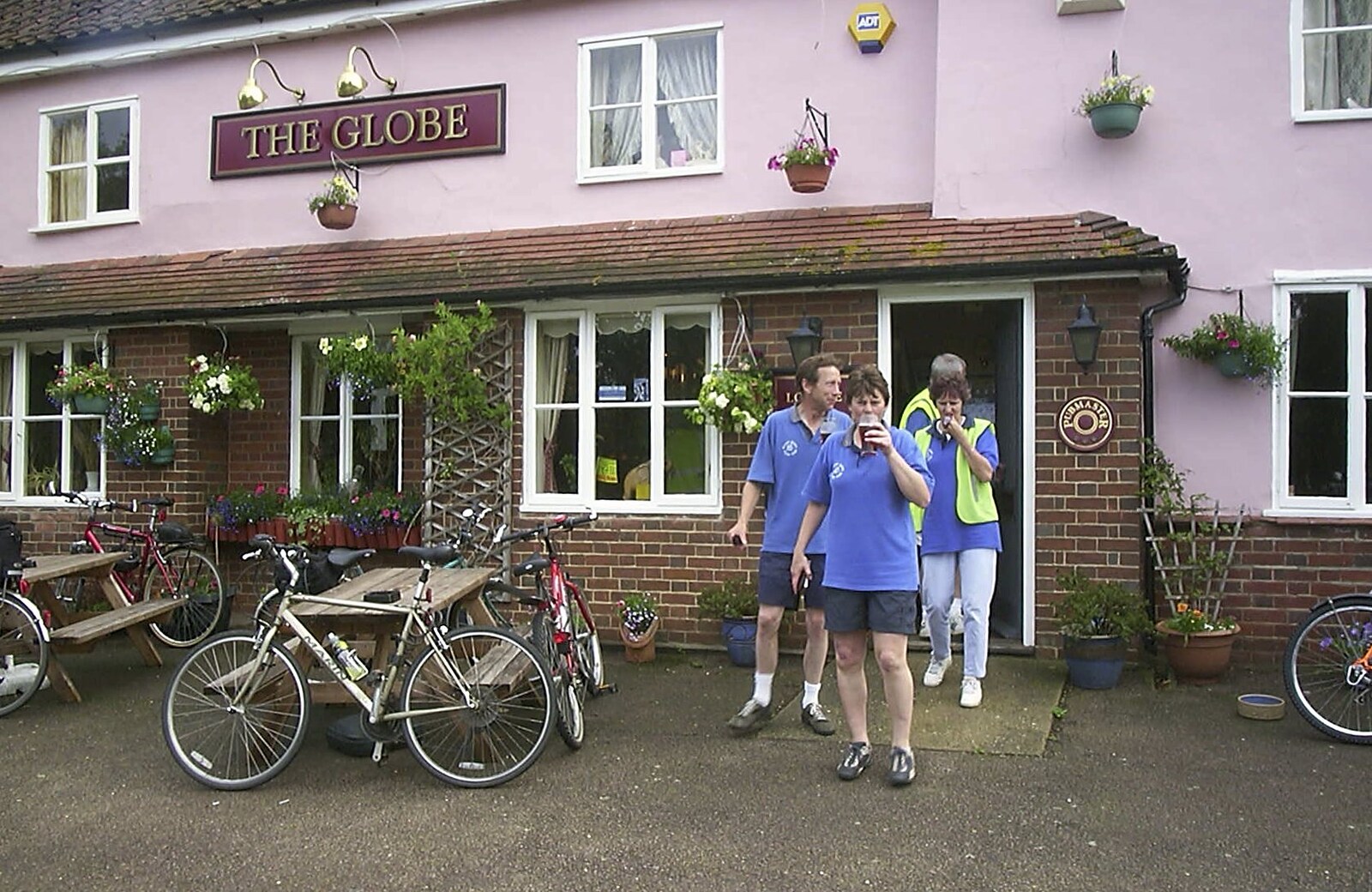 First stop: the Globe at Shotesham, near Norwich from The BSCC Annual Sponsored Bike Ride, The Cottage, Thorpe St. Andrew, Norwich  - 18th July 2004
