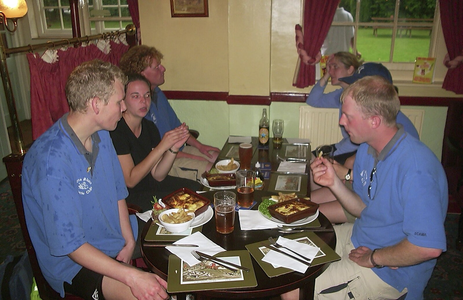 The BSCC Annual Sponsored Bike Ride, The Cottage, Thorpe St. Andrew, Norwich  - 18th July 2004: It's time for lunch - Bill is a bit damp