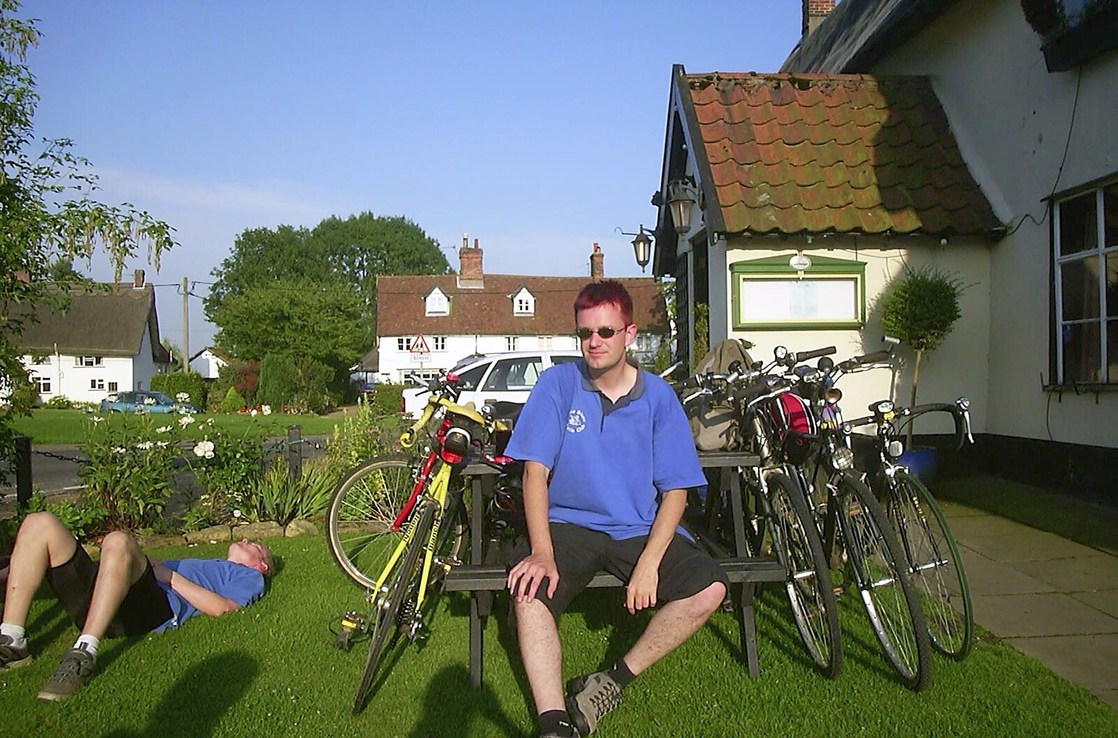 The BSCC Annual Sponsored Bike Ride, The Cottage, Thorpe St. Andrew, Norwich  - 18th July 2004: Nosher on a bench