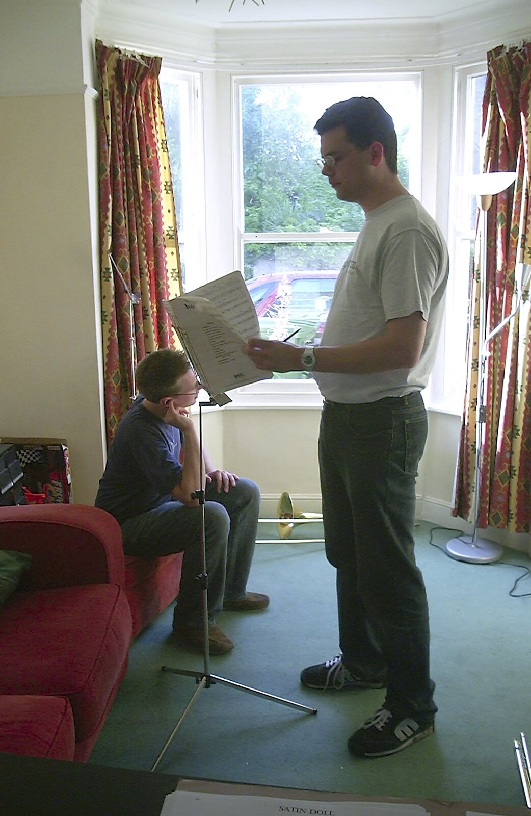 3G Lab at Jools Holland, Audley End, Saffron Walden, Essex - 25th July 2004: Dave waves some music around