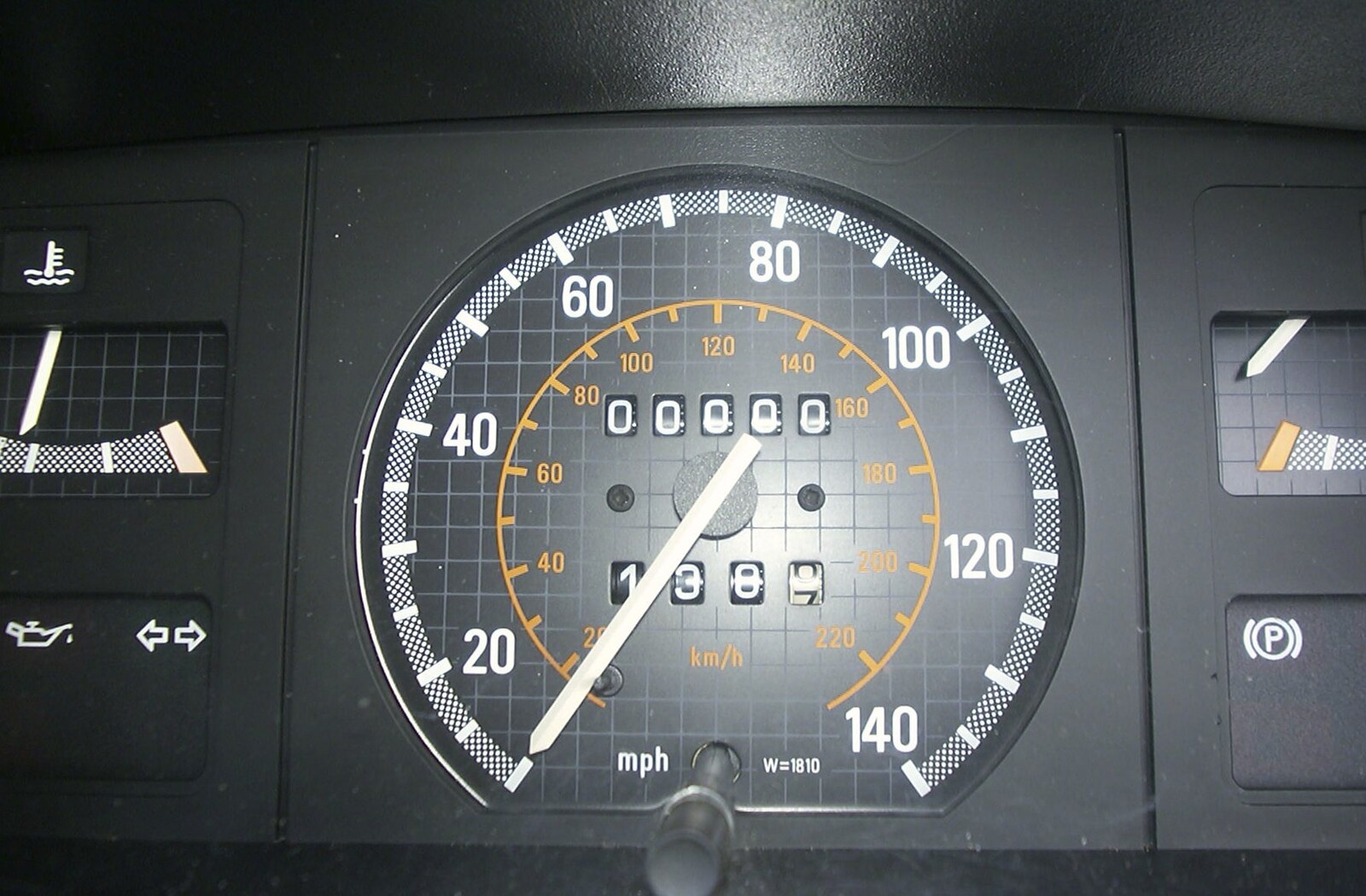3G Lab at Jools Holland, Audley End, Saffron Walden, Essex - 25th July 2004: Vehicle A - a 1300cc Astra - clocks 200,000 miles