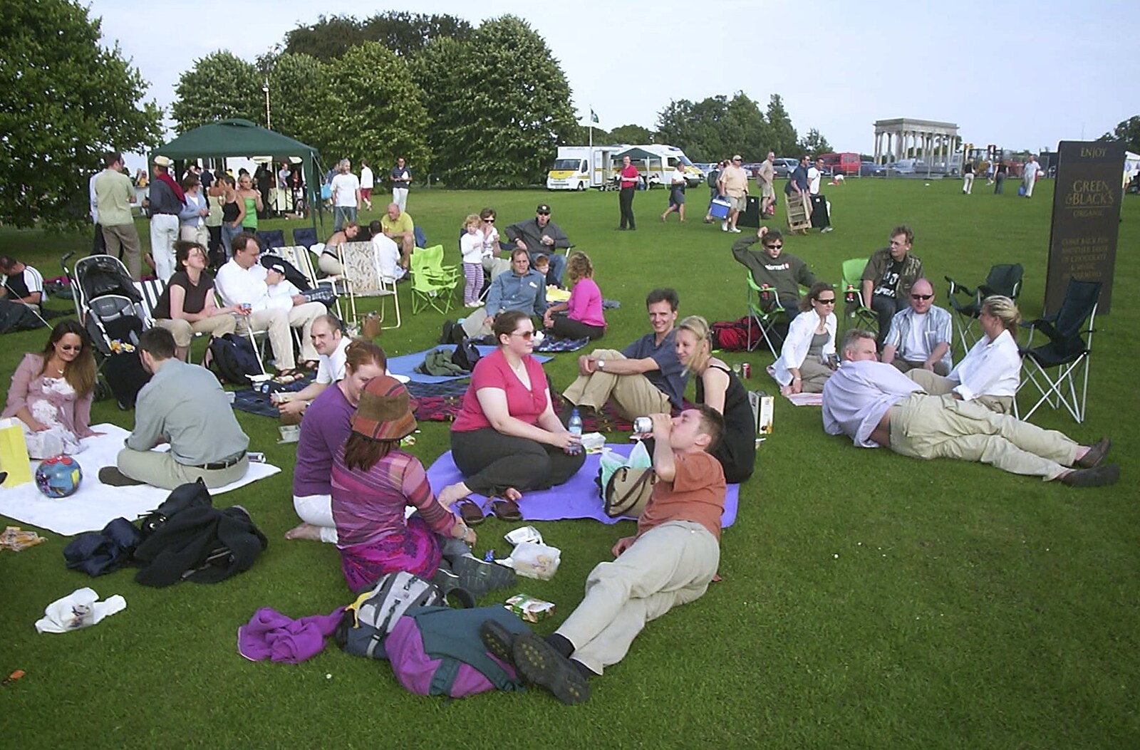 3G Lab at Jools Holland, Audley End, Saffron Walden, Essex - 25th July 2004: We lounge around in the sun