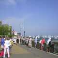 The crowds build up, Cowes Weekend, Cowes, Isle of Wight - 7th August 2004